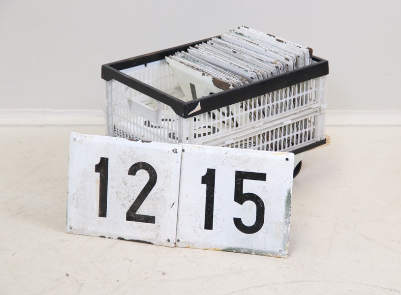 Nummerskyltar, ett parti, emaljerad metall.