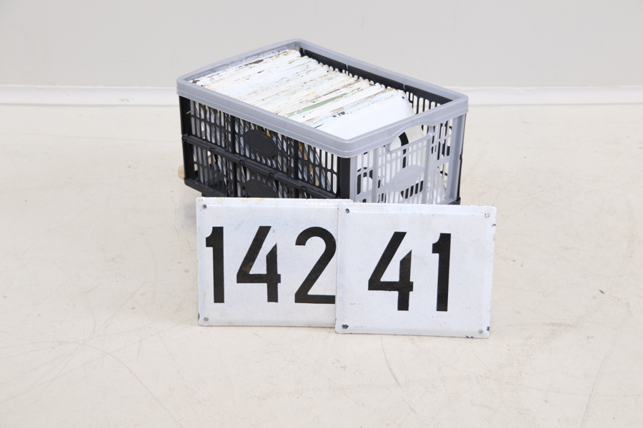 Nummerskyltar, ett parti, emaljerad metall.