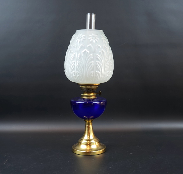 Fotogenlampa, glas/mässing.