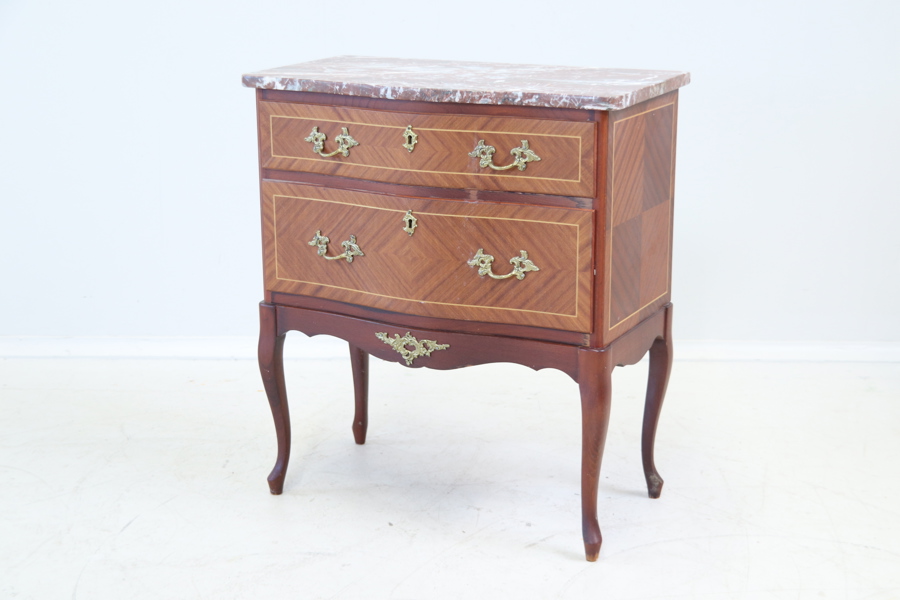 Stilbyrå, trä/sten.