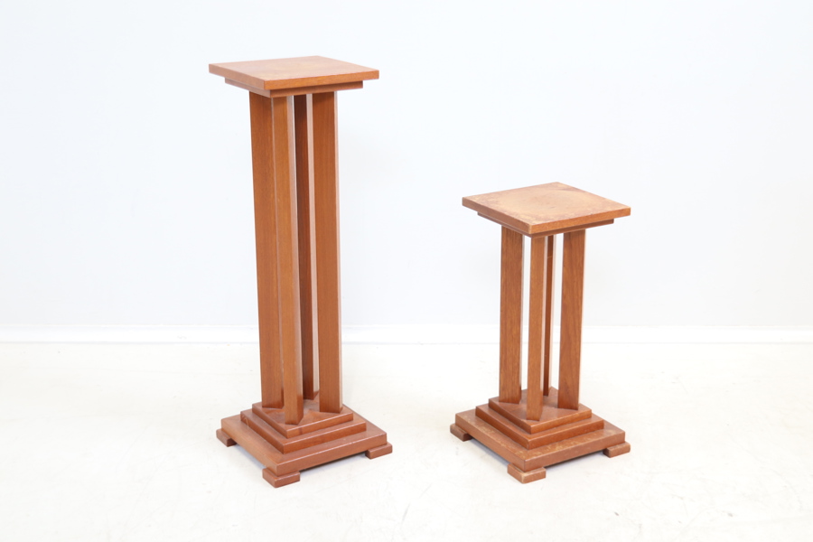 Piedestaler, 2 st, trä.