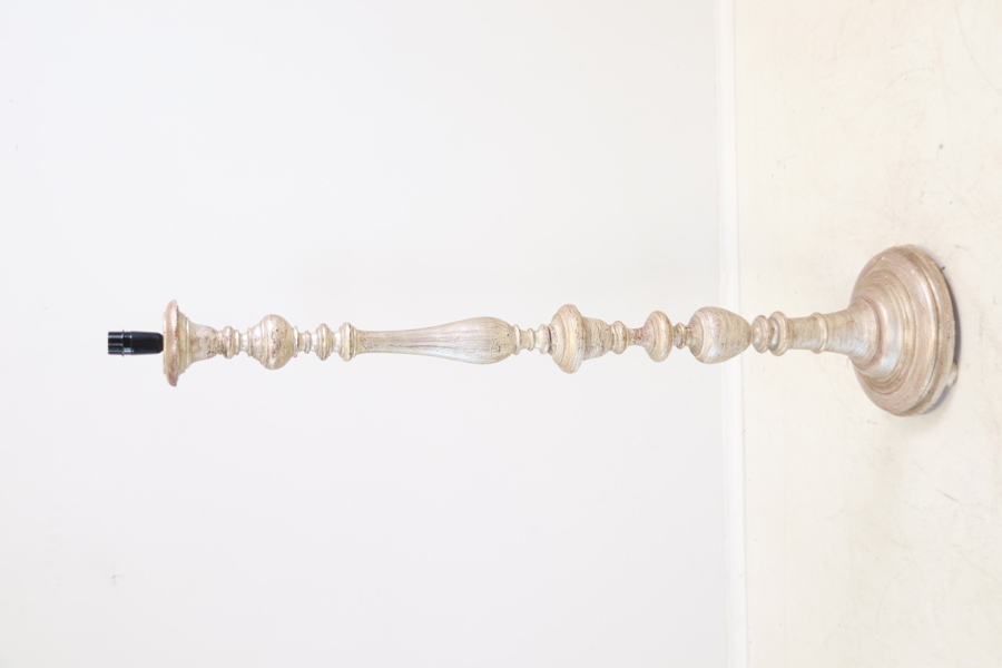 Golvlampa, trä, etikettmärkt Nordiska Kompaniet.