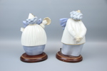 Figuriner, 2 st, clowner, porslin, på träsockel, Fyrklövern, Tengra.