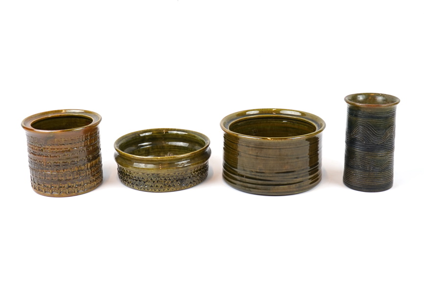 Ulla Viotti, ytterfoder/skålar och vaser, 4 delar, keramik, signerade.