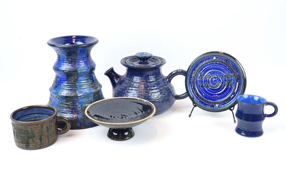 Ulla Viotti, vas, tekanna m.m, 6 delar, keramik, signerade.