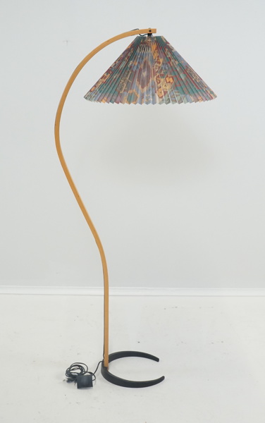 Mads Caprani, golvlampa, bok, gjutjärnsfot, Danmark, 1970-tal.