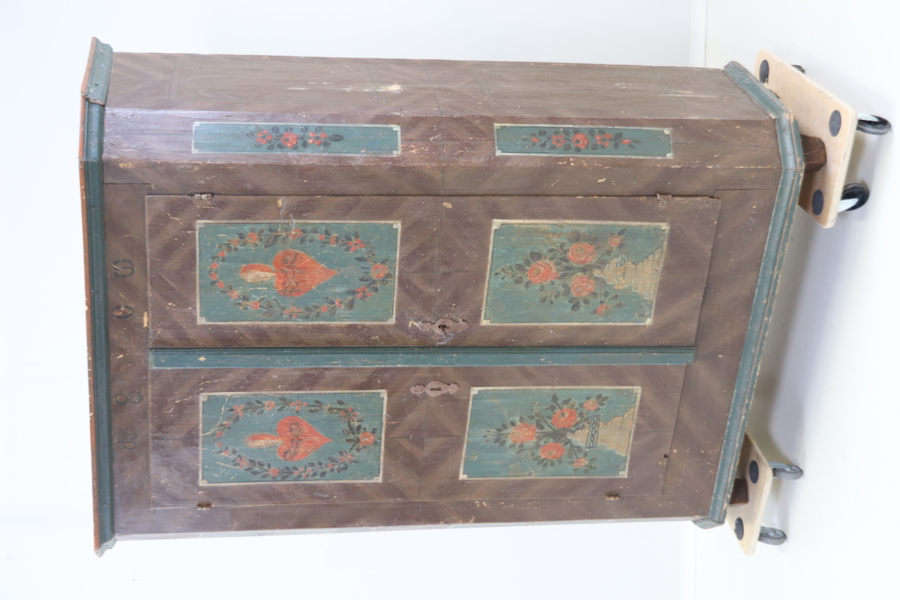 Skåp, allmogemålat, trä, 17/1800-tal.