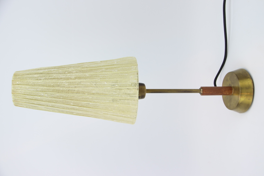 Bordslampa, mässing/teak, EWÅ.