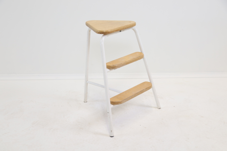 Stegpall, metall/trä.