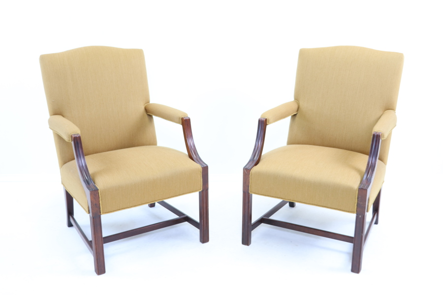 Karmstolar, ett par, mahogny/textil, England.