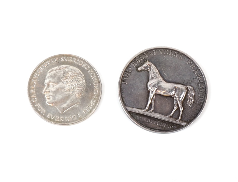 Mynt, 200 kr, 1980, samt medalj, ''För hästavelns främjande'', Lea Ahlborn, 1919.