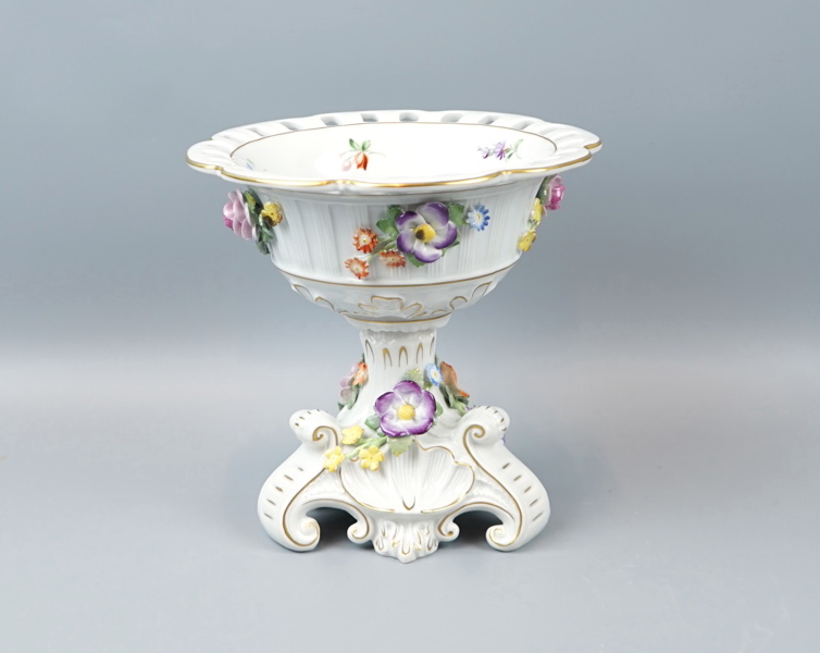 Konfektskål på fot, porslin, von Schierholz, Tyskland.