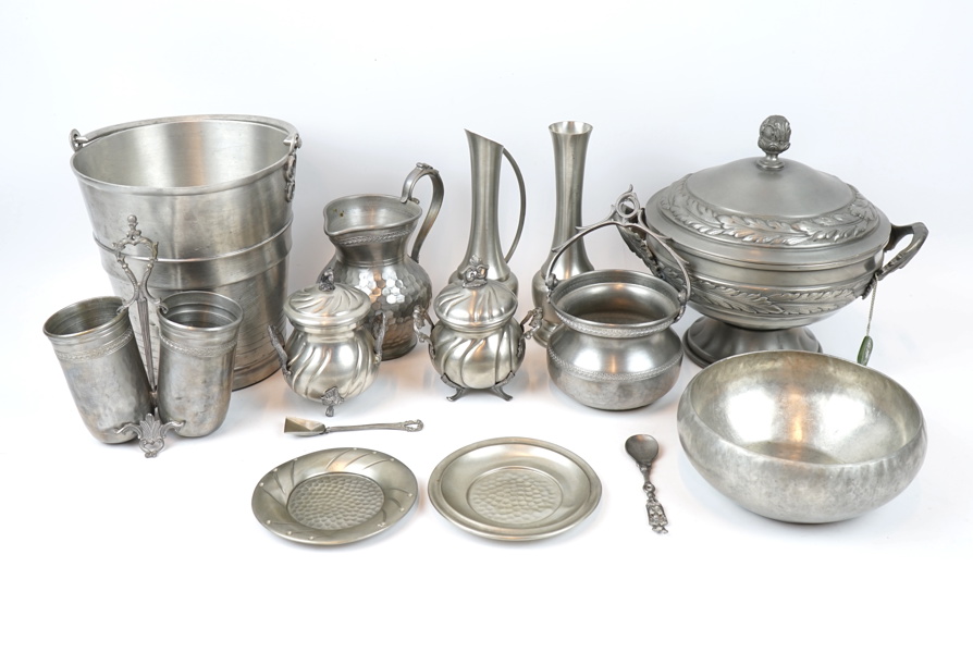 Soppterrin, ishink, kannor m.m, ett parti, tenn, bl.a Skurdal Norge.