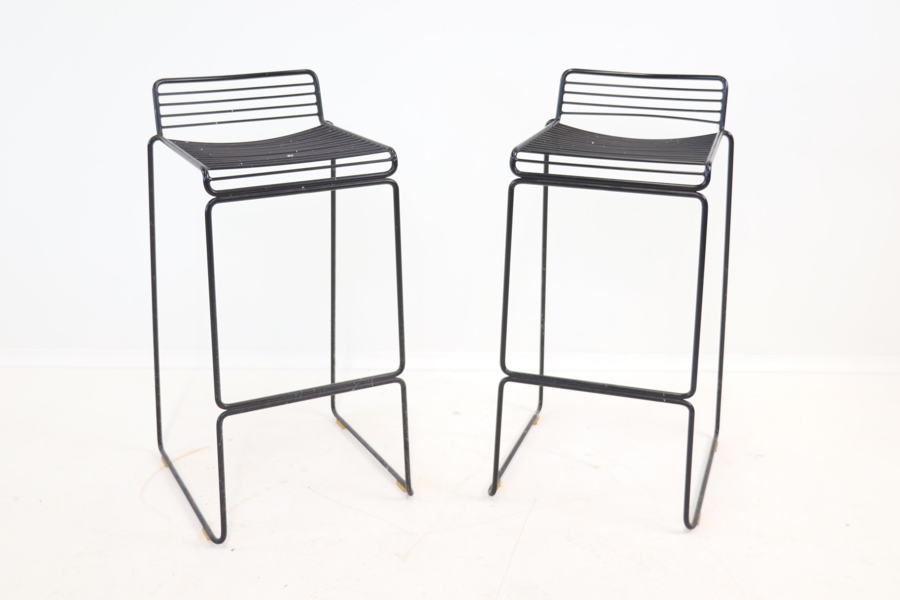 Bartstolar, ett par, metall.