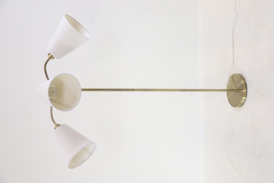 Golvlampa, 3 ljuspunkter, ställbara skärmar, gulmetall.