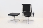 Charles & Ray Eames, snurrstol med fotpall, justerbar, metall/skinn, "EA-222", Vitra.