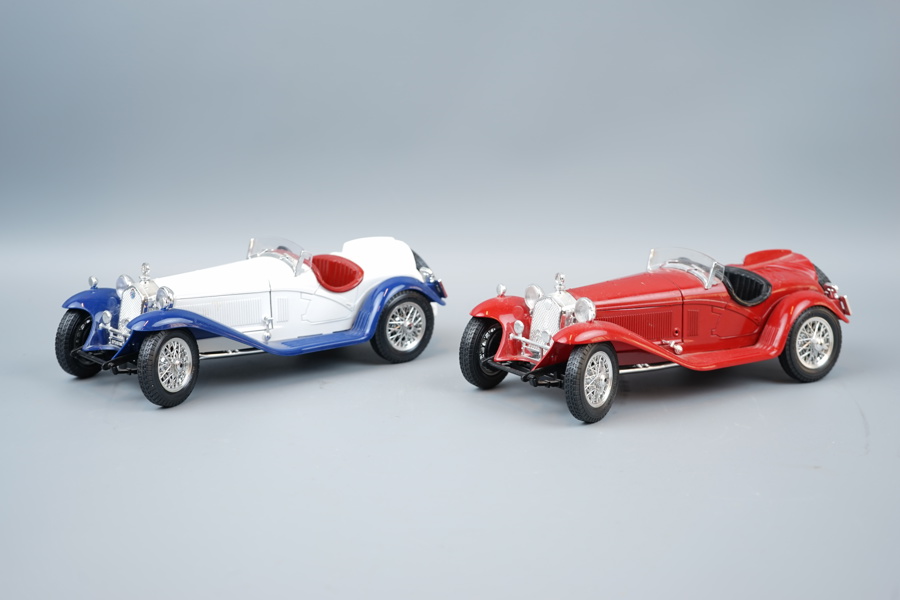 Modellbilar, 2 st, Alfa Romeo 2300 Spider (1932), 1/18, Burago.