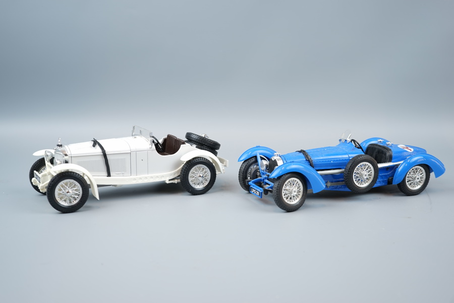 Modellbilar, 2 st, Mercedes Benz SSKL 1931 och Bugatti Type 59 1934, 1/18, Burago.