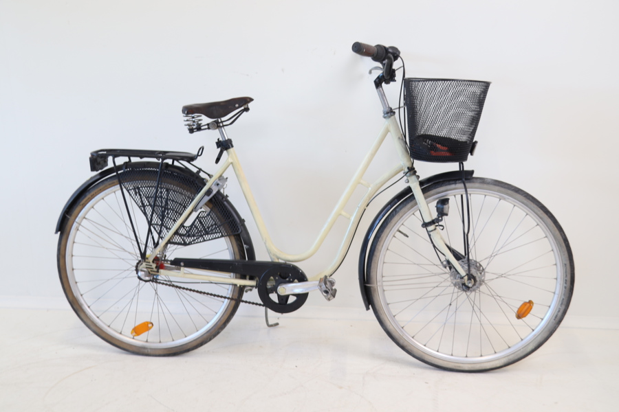 Skeppshult, damcykel, ommålad, 28 tum, 3 växlar.