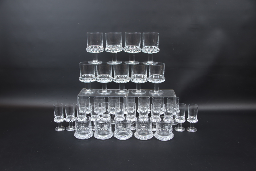 Glasservis, 33 delar, "Björn", Hovmantorp Glasbruk.