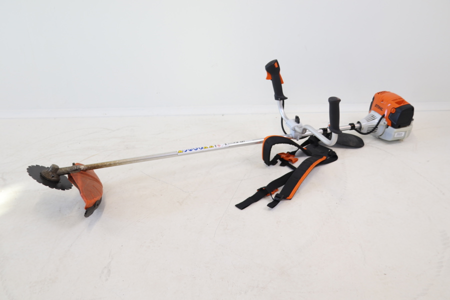 Röjsåg, Stihl FS 131, bensindriven.