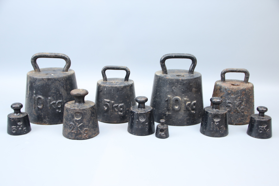 Vikter, 10 st, järn.