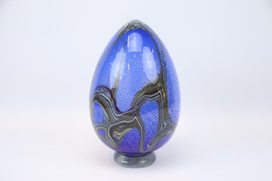 Skulptur, ägg, glas.