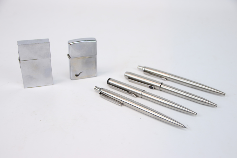 Tändare, 2 st, Zippo, samt pennor, 4 st, Parker, metall.