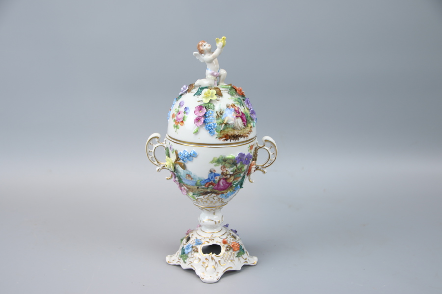 Lockurna, porslin, handmålad, Dresden.