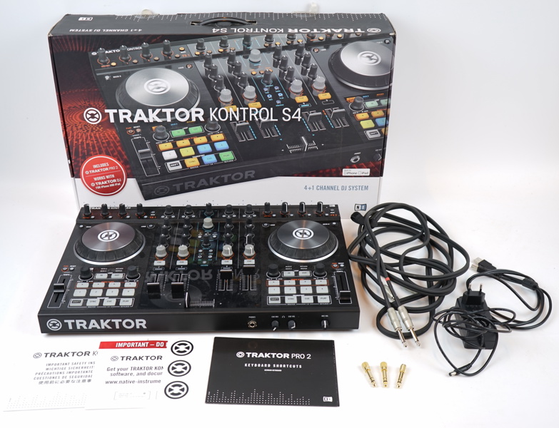 DJ System, Traktor Kontrol S4 Mk2, 4+1 Channel.
