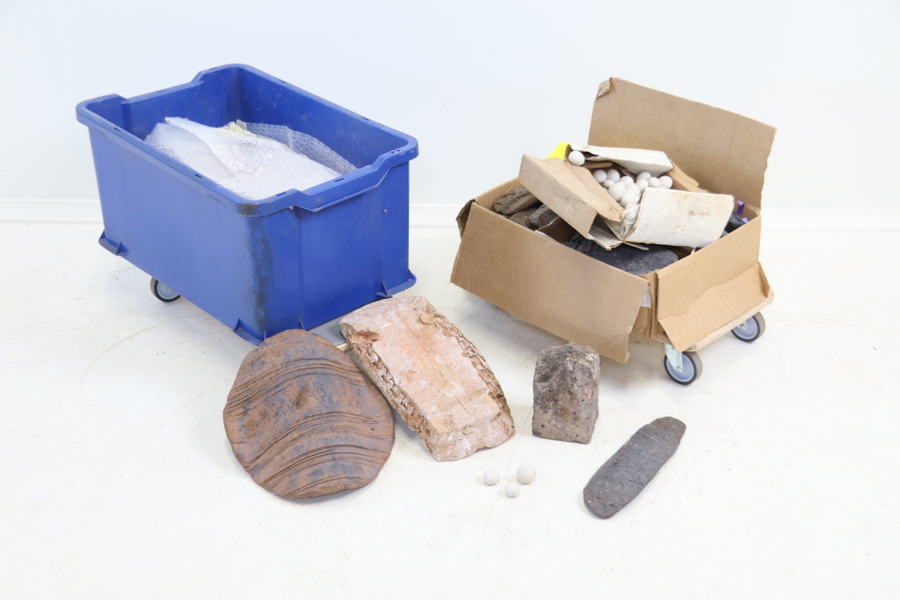 Ulla Viotti, delar till skulpturer, ett parti, keramik, mest osignerat.