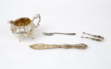 Gräddkanna, gaffel, tång och kniv, silver.