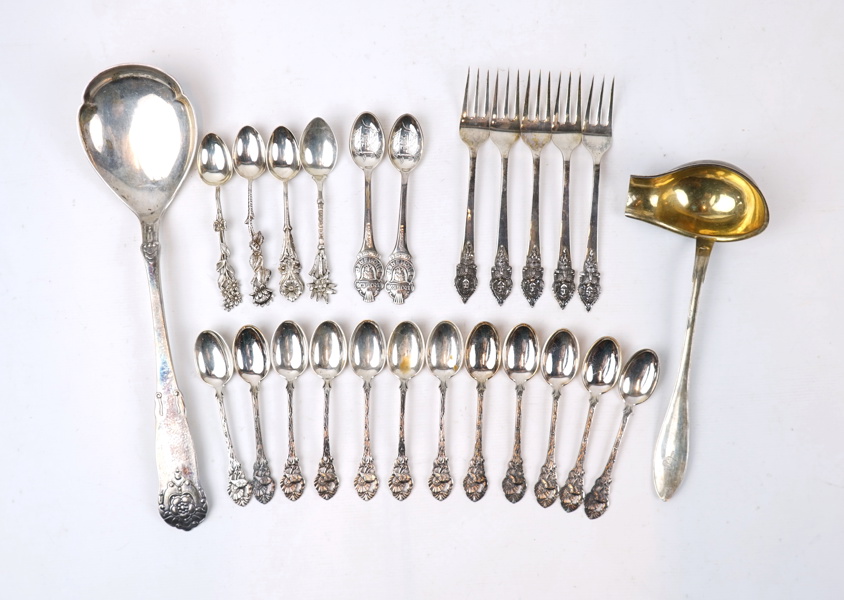 Kaffeskedar, slevar, m.m, ett parti, silver.