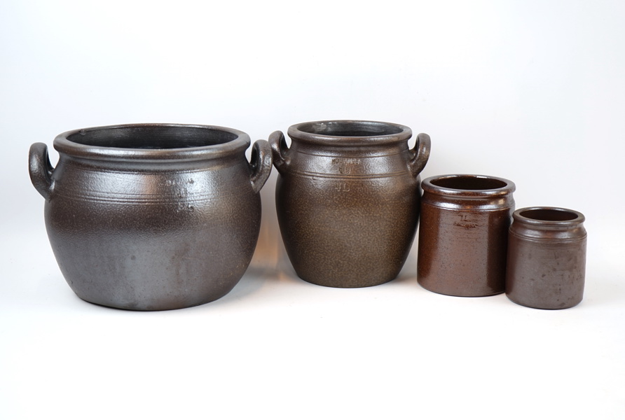 Krus, 4 st, stengods, Höganäs och Wallåkra.