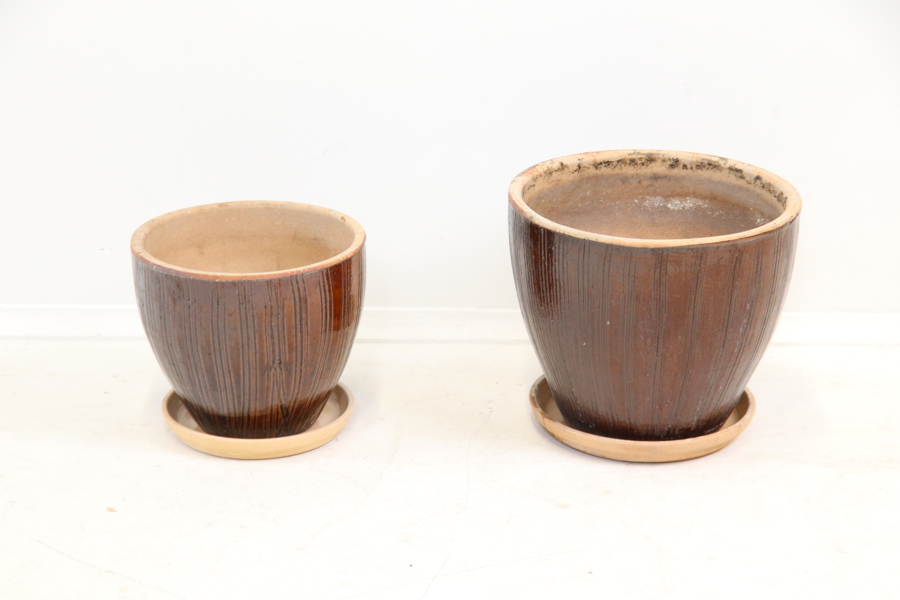 Krukor samt fat, 4 delar, keramik.