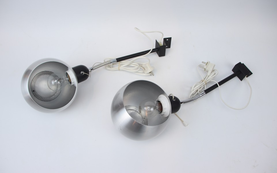 Sänglampor, ett par, justerbara, metall, "Klot 3", Hemi.