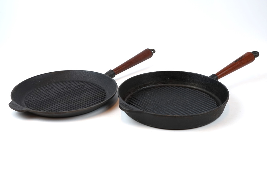 Grillpannor, 2 st, gjutjärn/trä, Carl Victor och Skeppshult.