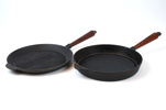 Grillpannor, 2 st, gjutjärn/trä, Carl Victor och Skeppshult.