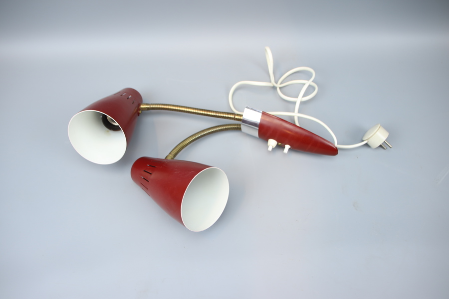 Vägglampa, 2 ljuspunkter, justerbar, metall.