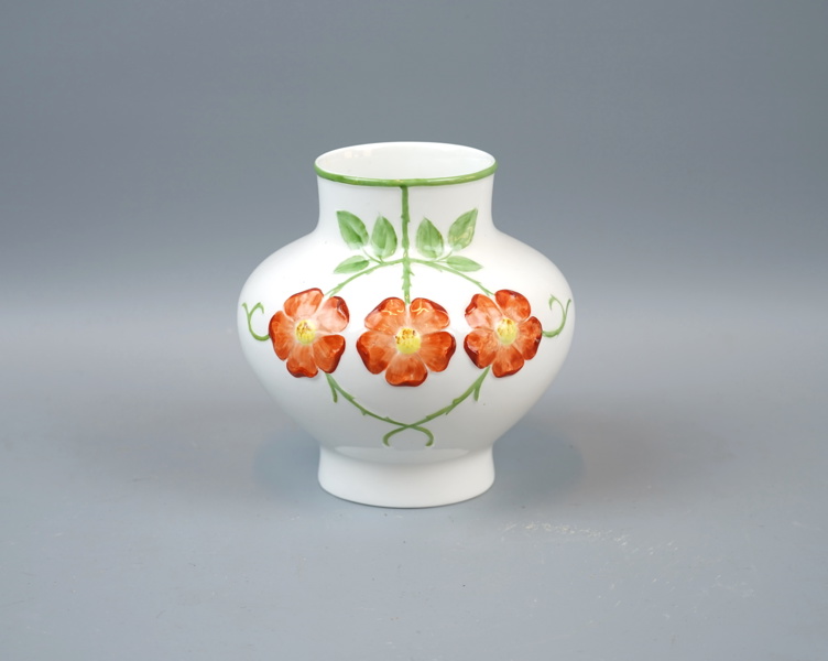 Vas, porslin, jugend, Rörstrand, 1900-talets första del.