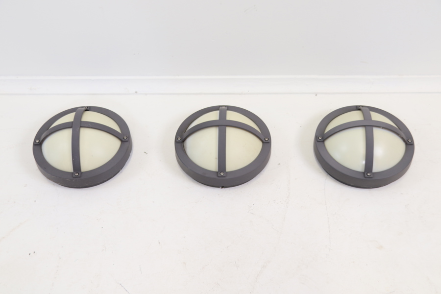 Vägglampor för utomhusbruk, 3 st, metall/plast.