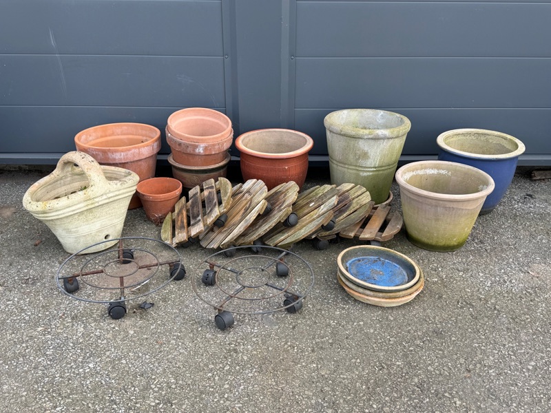 Krukor m.m, ett parti, keramik/trä/metall.