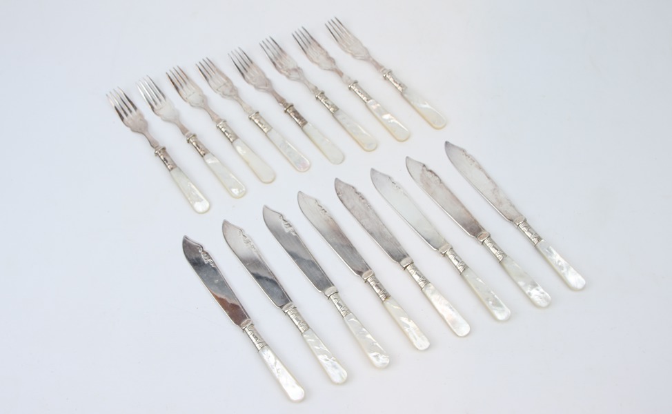 Fiskbestick, 16 delar, pärlemo/metall, electroplated, Sheffield, England.