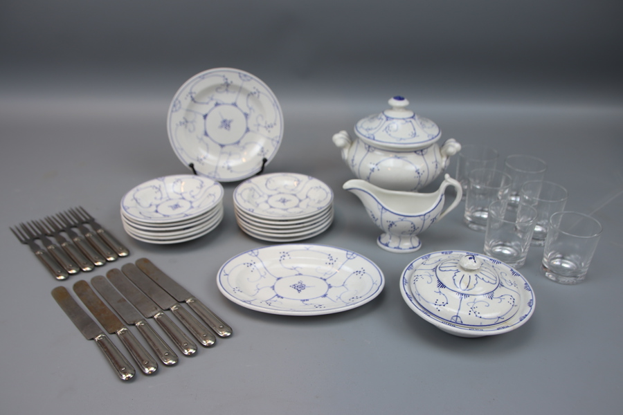 Villeroy & Boch, matservis för barn, 17 delar, porslin, samt bestick och glas, 18 delar.