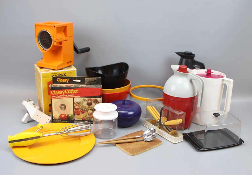 Köksredskap och skålar m.m, 19 st, plast/metall/trä.