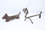 Eldhundar, 2 st, gjutjärn/smide.