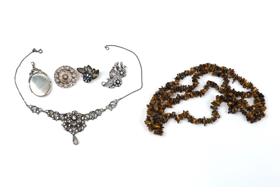 Collier och halsband m.m, 6 delar, bl.a silver/svart bärnsten.