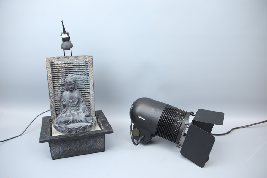 Inomhusfontän med belysning och studiolampa, Osram.