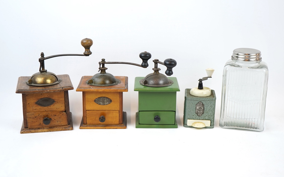 Kaffekvarnar och burk, 5 delar, trä/glas.