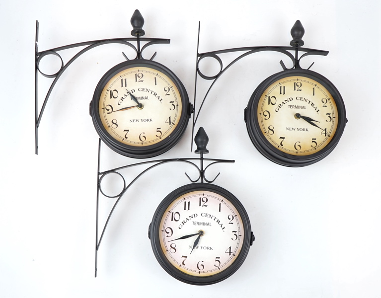 Väggklockor, 3 st, metall.